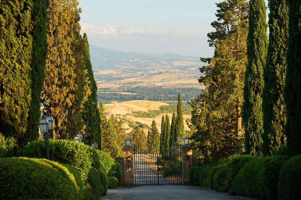 Castello Banfi - Il Borgo - Relais Et Chateaux Hotel Poggio alle Mura Bagian luar foto