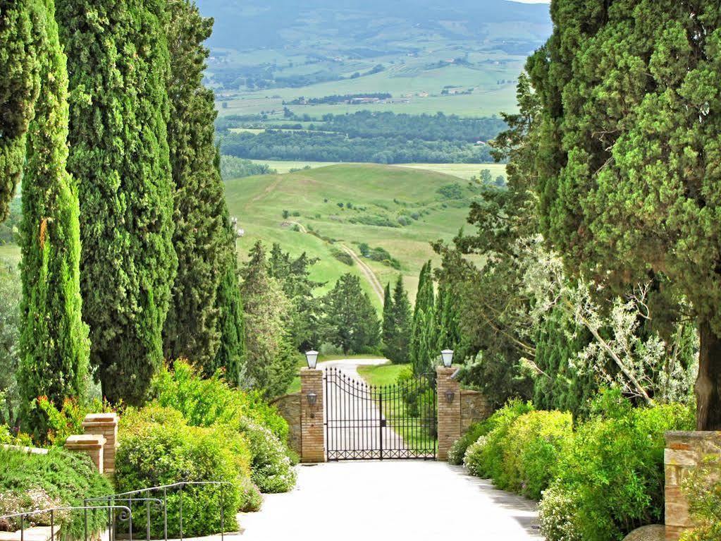 Castello Banfi - Il Borgo - Relais Et Chateaux Hotel Poggio alle Mura Bagian luar foto